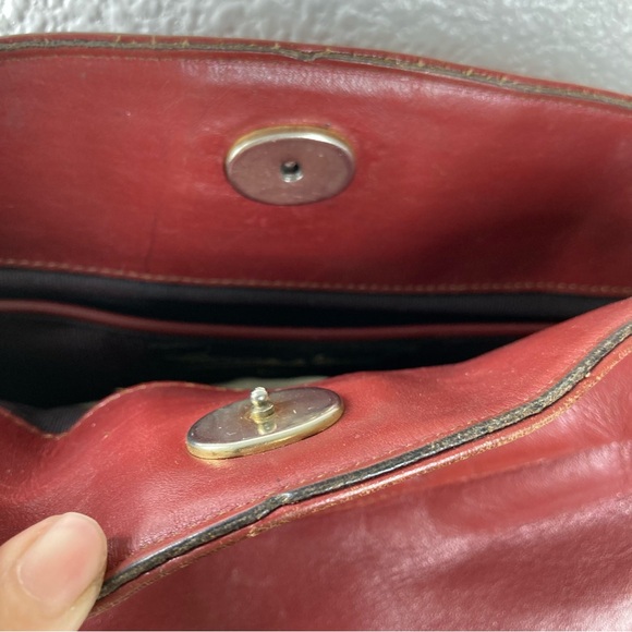 Vintage 70s Etienne Aigner Red Shoulder Bag Hand Made Oxblood Leather 12X9" - Picture 13 of 16